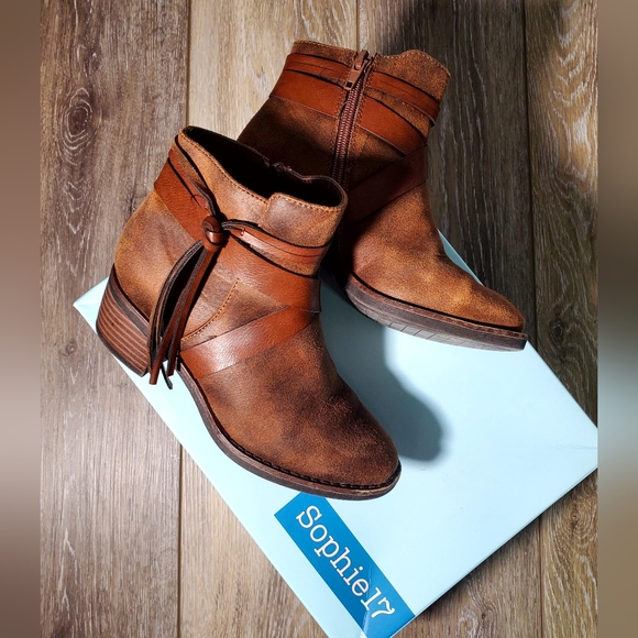 Sophie17 girls Chestnut brown faux suede, tassel/heel boho bootie Size 1 - Picture 15 of 16